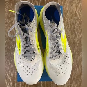 BROOKS Hyperion Elite 2 SZ 11 med neon yellow/green & grey. GREAT CONDITION